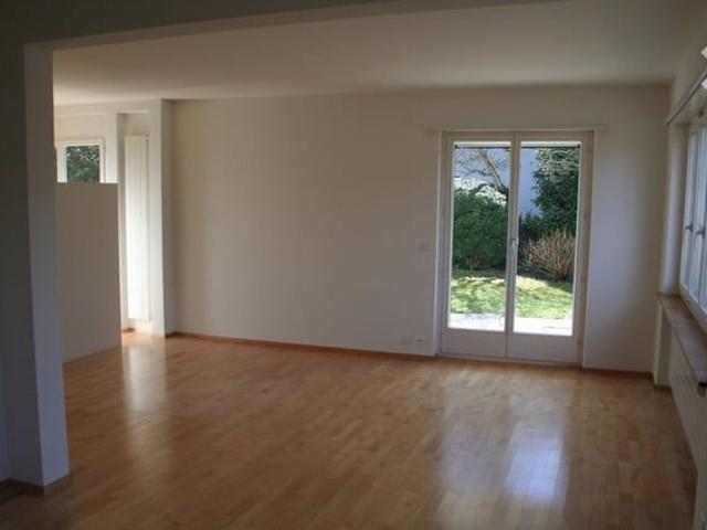4.5 room semi detached house / temp to 31.08.27 / flat share / pets allowed / 1st month free