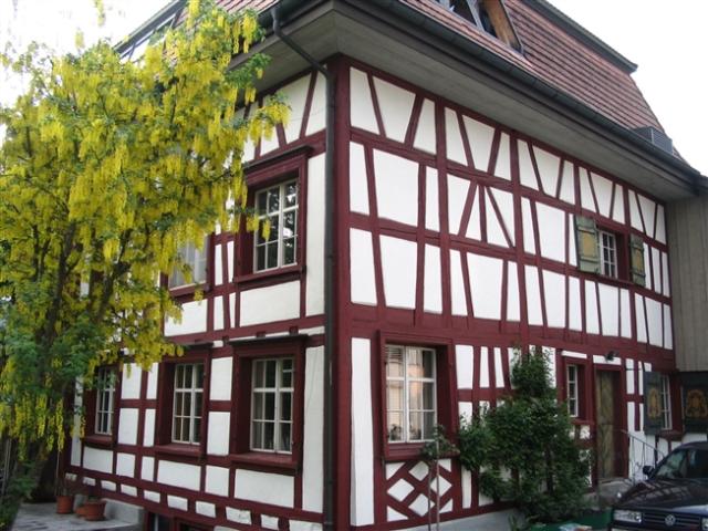 4.5 Zi. Eckhaus mit 272 m² Atelier/Büro in Eschlikon