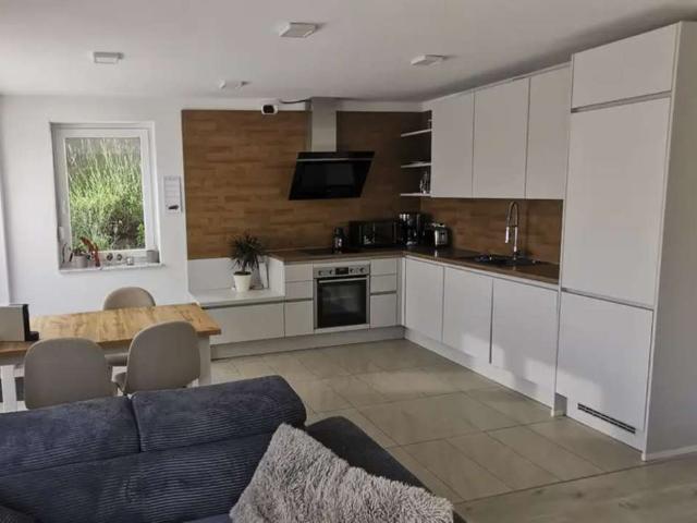 4,5 Zi Maisonette Wohnung, KfW 55, Westausrichtung, Terrasse, Privatgarten, 1 PKW Stellplatz
