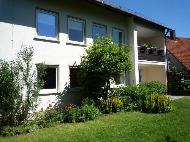 4,5 Zi, renoviert, neues Bad, Parkettboden, eigener Garten