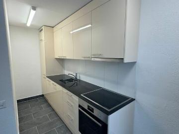 4.5 Zi Wohnung, 3. Stock, Lift, Schwimmbad