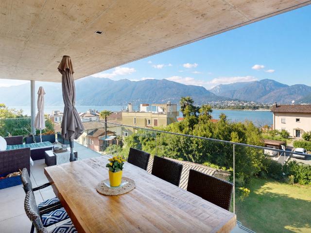 4.5 Zi. Terrassenwohnung mit privatem Garten und Pool