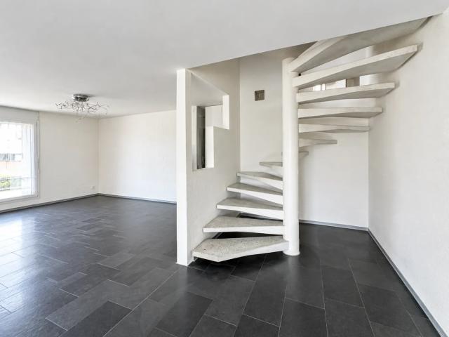 4.5 Zimmer Maisonettewohnung mit Galerie, Balkon und Gartenanteil