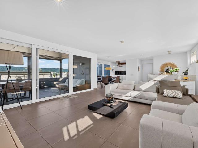 4.5 Zimmer Maisonettewohnung mit grosszügigen Terrassen, Steingarten und hochwertigem Innenausbau