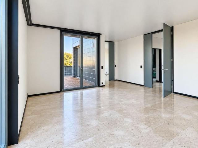 4,5 Zimmer Neubauwohnung mit grosser Terrasse in Richtung Flughafen!