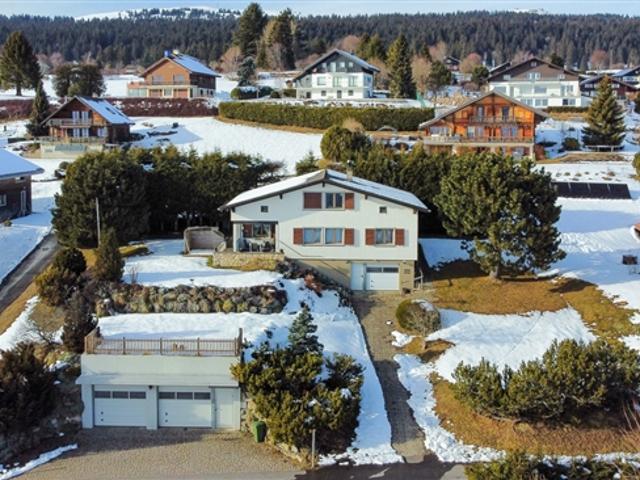 4.5 Zimmer Chalet mit Zugangstunnel zu den 3 Garagen