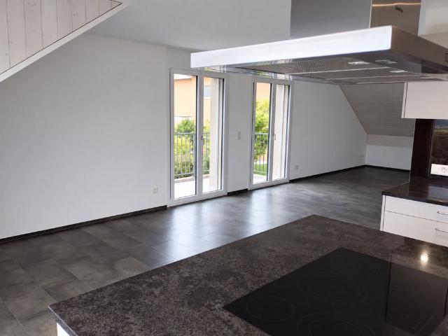 4.5 Zimmer Dachwohnung mit Alpenblick in Aristau