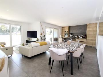 4,5 Zimmer Dachgeschoss, Licht, Natur und zeitgenössische Eleganz