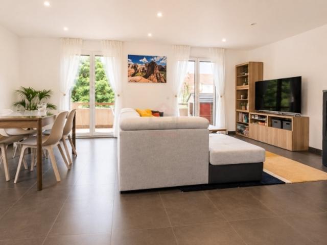 4,5 Zimmer Doppelhaus – Eleganz, natürliches Licht und außergewöhnliche Lebensqualität