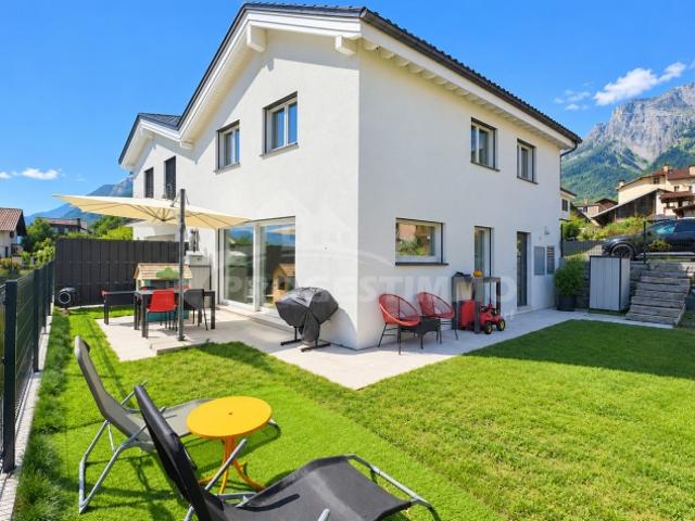 4,5 ZIMMER DOPPELHAUS MIT GARTEN