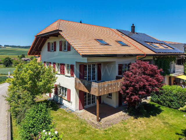 4.5 Zimmer Doppelhaushälfte mit viel Platz und Garten in Niedermuhlern