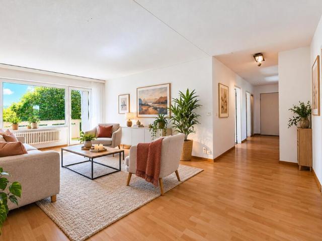 4.5 Zimmer Etagenwohnung an ruhiger Lage mit herrlichem Blick ins Grüne