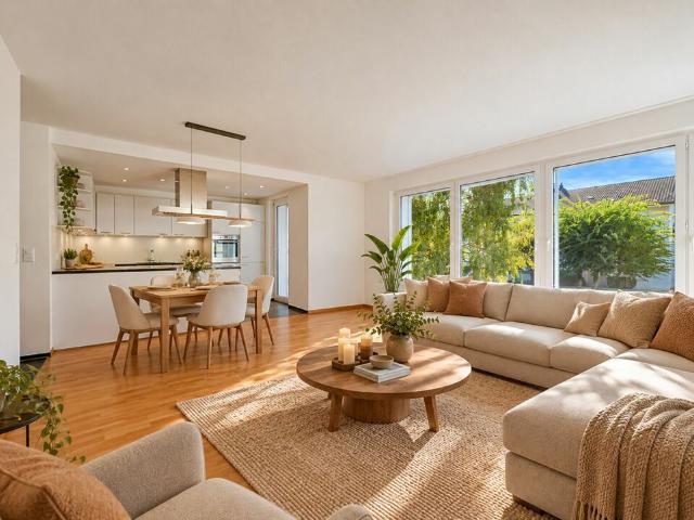 4.5 Zimmer Etagenwohnung mit Balkon an ruhiger Lage im steuergünstigen Herrliberg