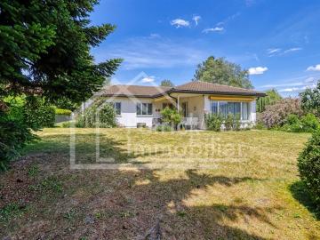4,5 Zimmer große freistehende Villa mit offenem Blick und großem Garten