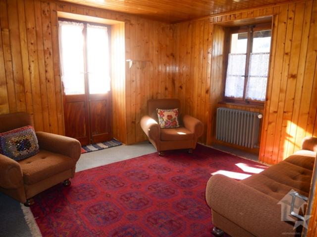 4,5 Zimmer, renovierungsbedürftig in Dorfhaus in Chandonne