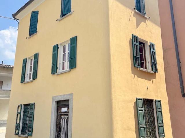 4,5 ZIMMER WOHNUNG IM ZENTRUM VON CAGIALLO