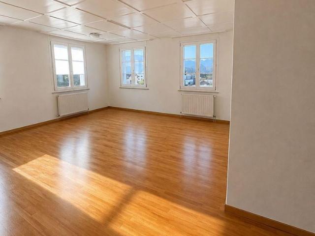 4.5 Zimmer Wohnung in Dreifamilienhaus