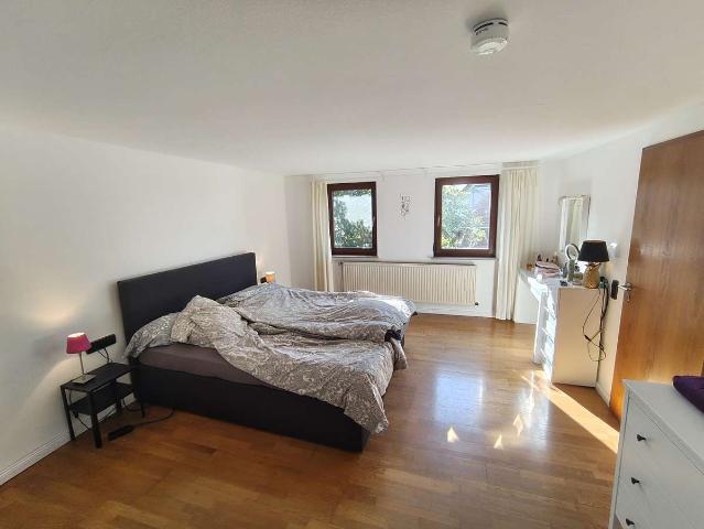 4,5 Zimmer Wohnung mit Balkon und Einbauküche