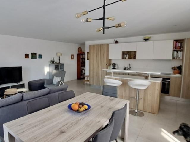 4,5 Zimmer Wohnung mit Balkon im Herzen von Gimel
