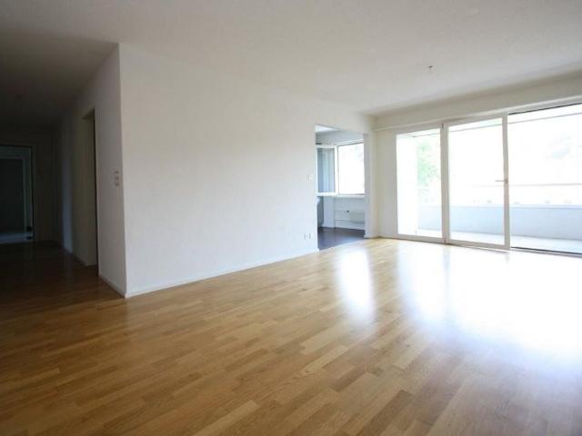 4.5 Zimmer Wohnung mit Balkon in zentraler Lage zu vermieten