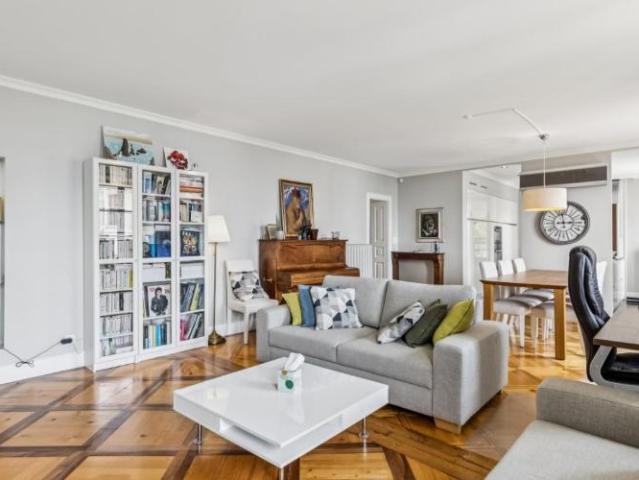 4,5 Zimmer Wohnung mit Charakter, Terrasse und Seeblick