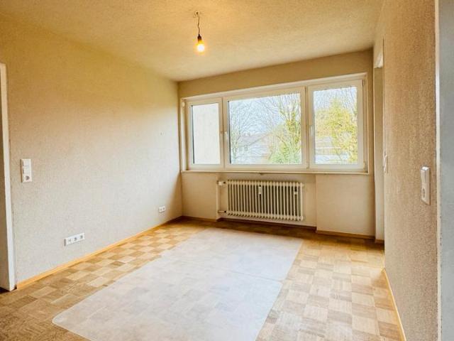 4,5 Zimmer Wohnung mit Stellplatz, Garage, Südloggia & Aufzug