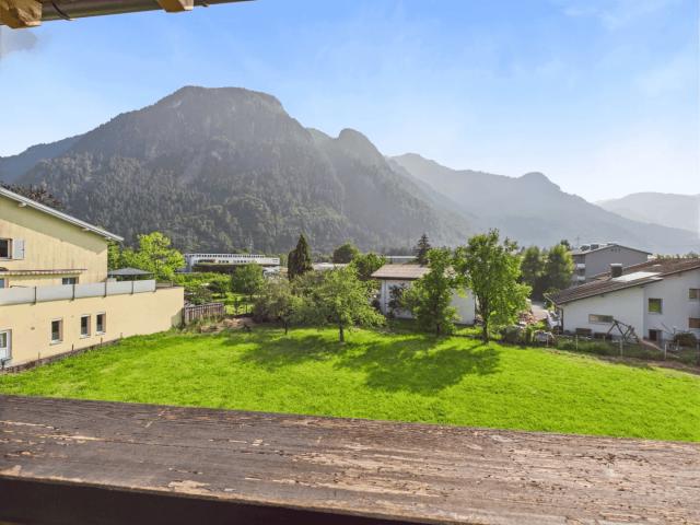 4,5 Zimmer Wohnung mit Südwestbalkon, Bergblick & Parkplatz – frisch saniert, provisionsfrei