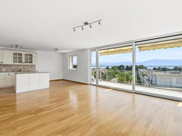 4.5 Zimmer Wohnung mit Seesicht in Coppet
