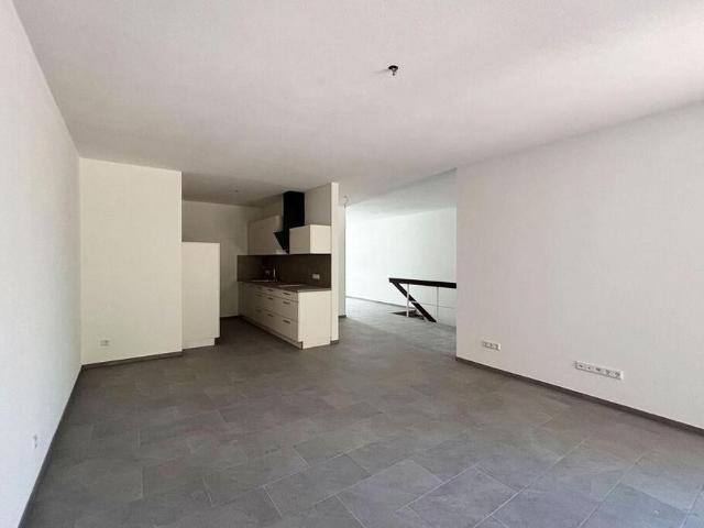 4,5 Zimmer Wohnung mit Terrasse, Loggia und Kamin