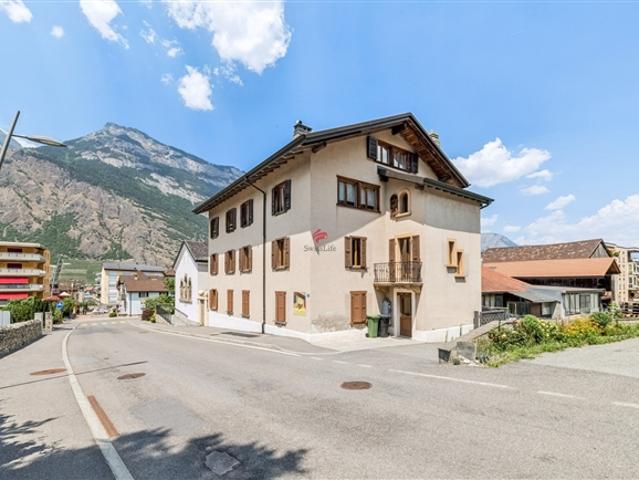 4,5 Zimmer Wohnung mit Zwischenstock und Estrich – Saxon Dorf