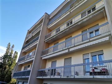 4,5 Zimmer Wohnung mit 2 Garagen