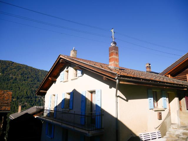 4,5 Zimmer, zum Renovieren im Dorfhaus in Chandonne