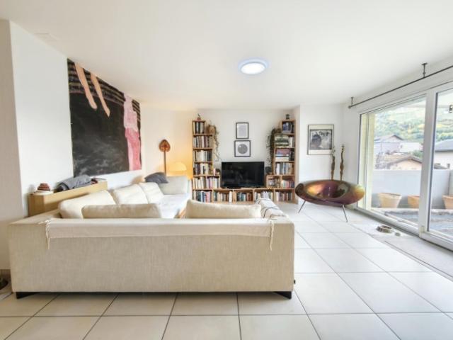 4,5 Zimmer Zimmer mit Master Suite, Terrassenbox und Außenbereich