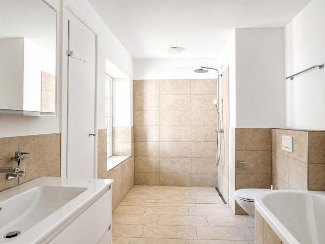 4.5 Zimmer, 144 m², 1. Stock