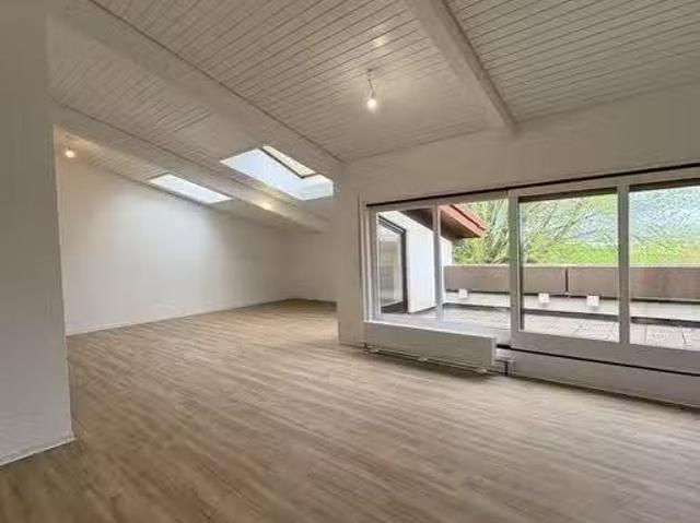 4,5 Zimmer 160 m² 1.900 € Kaltmiete Wohnungen in Bietighe.