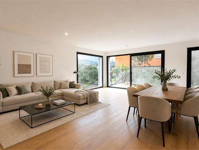 4.5 Zimmer, 180 m², 2. Stock
