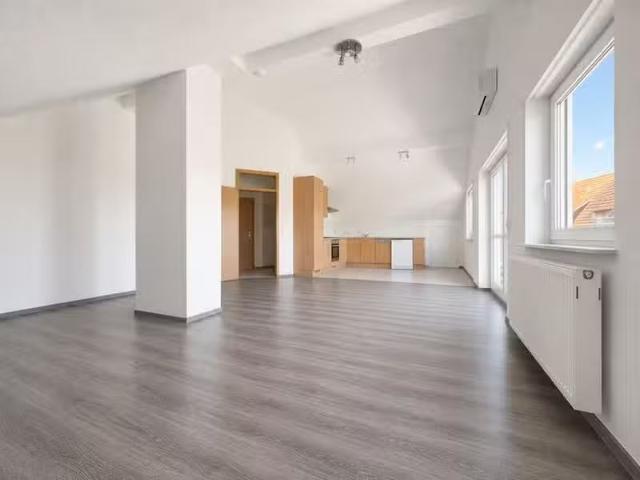 4,5 Zimmer 102 m² 1.250 € Kaltmiete Wohnungen in Großbott.