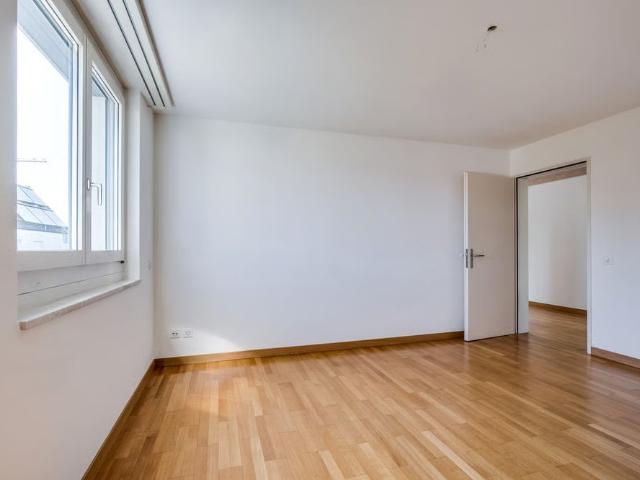 4.5 Zimmer, 135 m², 1. Stock