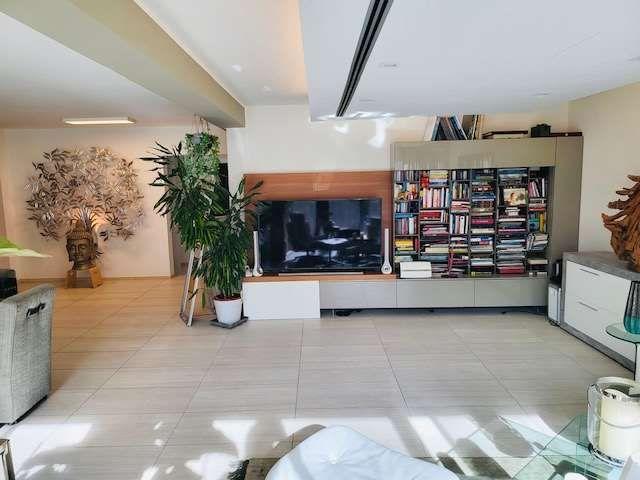 4.5 Zimmer, 220 m², 2. Stock