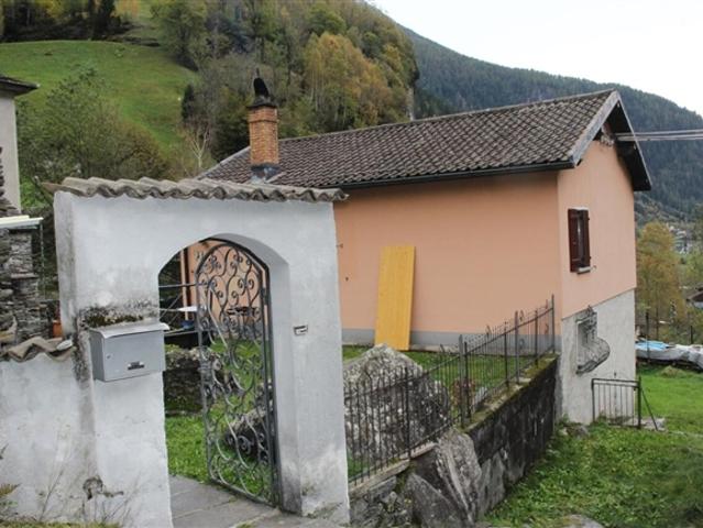 4,5 Zimmerhaus mit separatem Rustico zum Ausbauen / 4,5 Zimmer Haus mit Rustico zum Umbauen