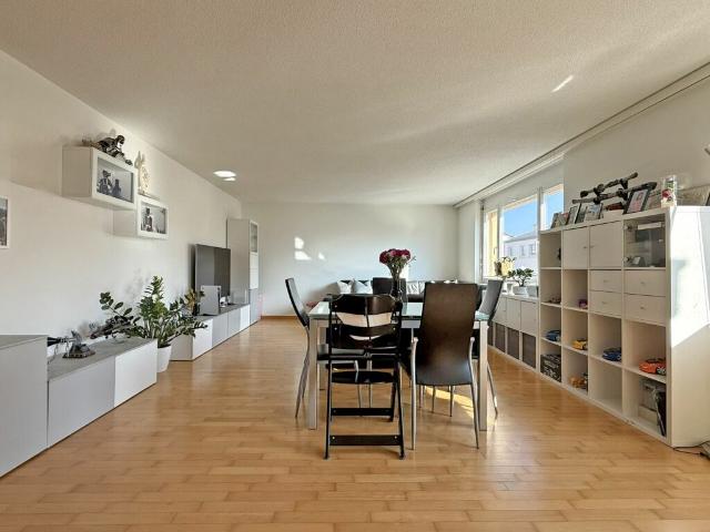 4.5 Zimmerwohnung mit Hobbyraum und zwei Einstellhallenplätzen