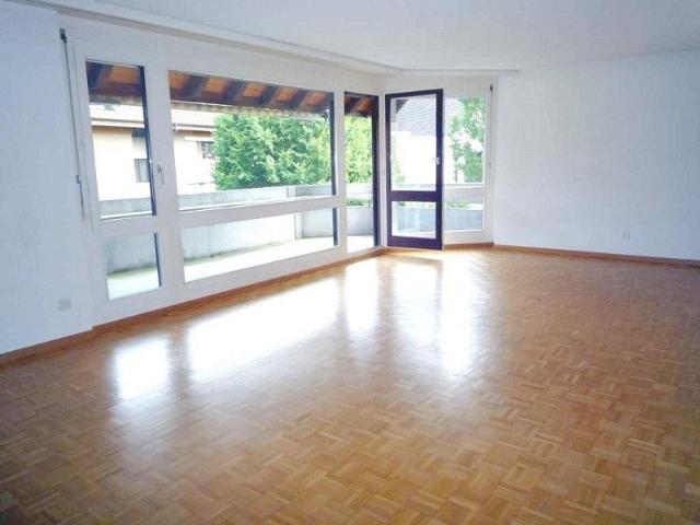 4.5 ZW à 94 m² im 2. OG mit ruhigem Balkon