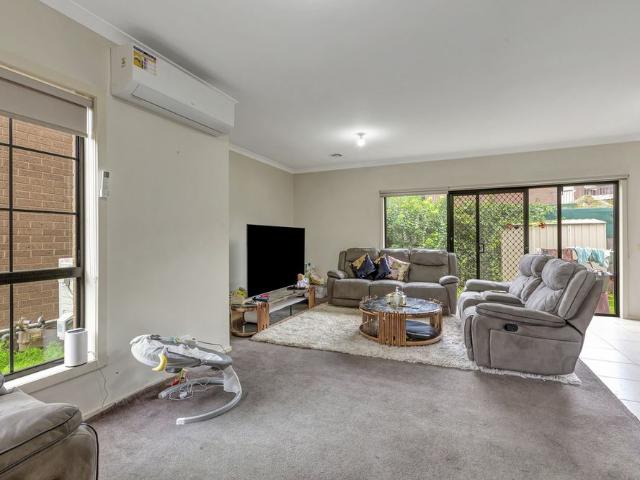Step into comfort and convenience in the heart of Deer Park!