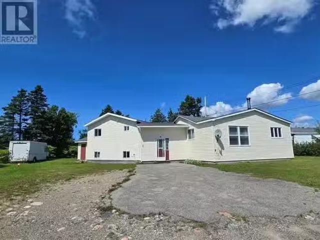 4 6 Mountain Road, Stephenville, NL, A2N 2J3 house for sale.