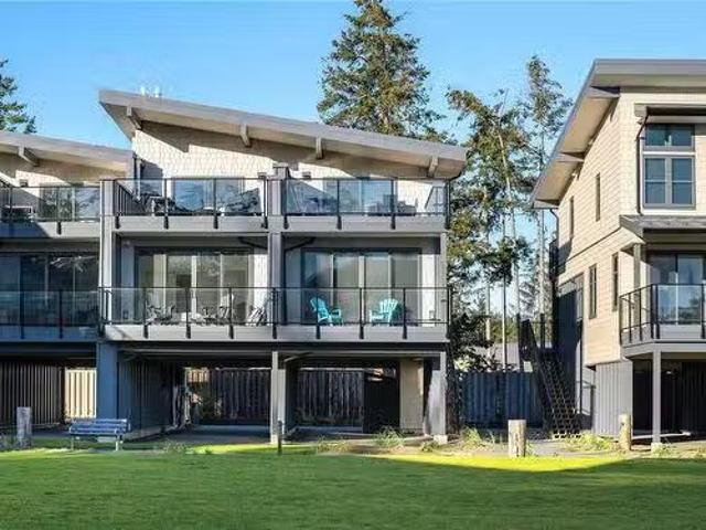 4 9022 Clarkson Ave, Black Creek, BC, V9J 1B2 house for sale.