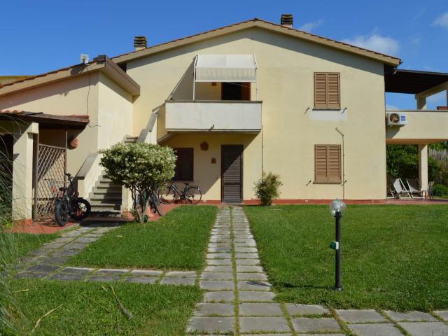 4Camere Villaggio Rustic Toscana In Vendita A9591mf1. 895m² Cecina