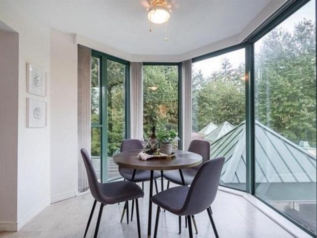 4A 338 Taylor Way, West Vancouver
