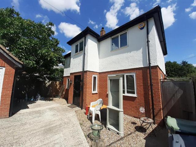 4A The Gossetts, Margaret Roding 4 bed detached house to rent £1,950 pcm £450 pw