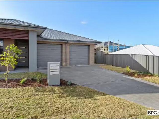 4a Royston Circuit, Farley Townhouse for rent Listed by Reaga.