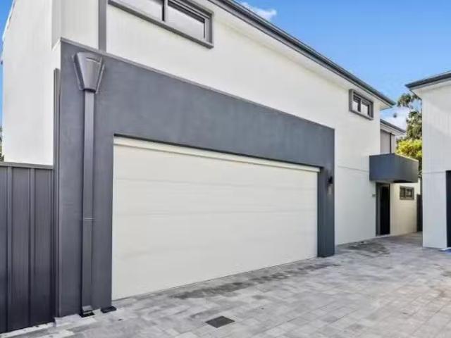 4B Mereworth Way, Marangaroo, WA 6064